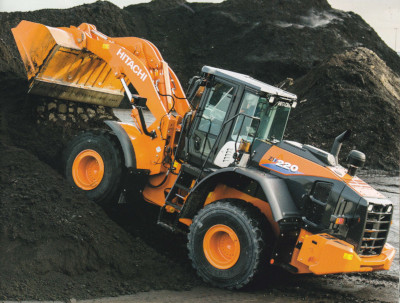 HITACHI ZW 220